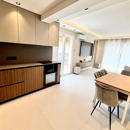 - Sleeps 4 - Air Conditioning And Wi-fi * Golfe Juan