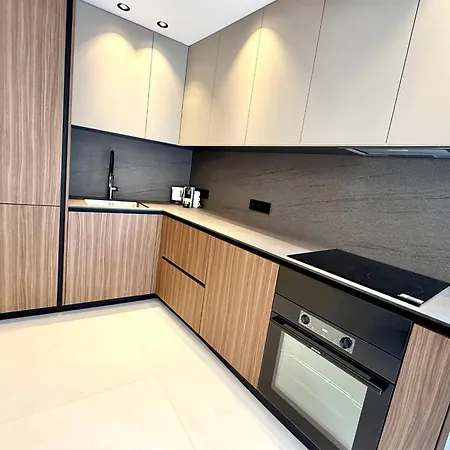 - Sleeps 4 - Air Conditioning And Wi-fi *