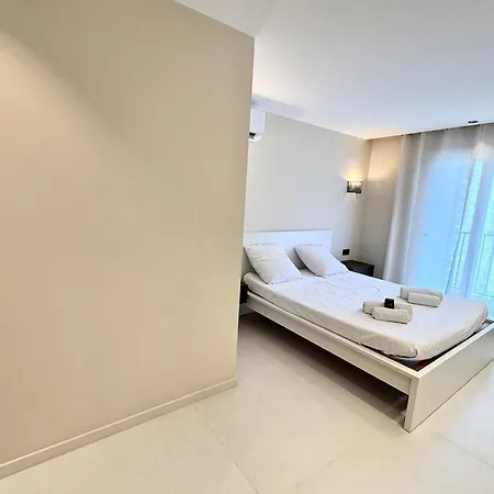 Casa vacanze - Sleeps 4 - Air Conditioning And Wi-fi Golfe Juan