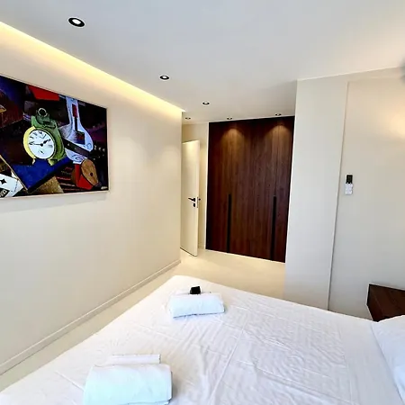 - Sleeps 4 - Air Conditioning And Wi-fi Casa vacanze Golfe Juan